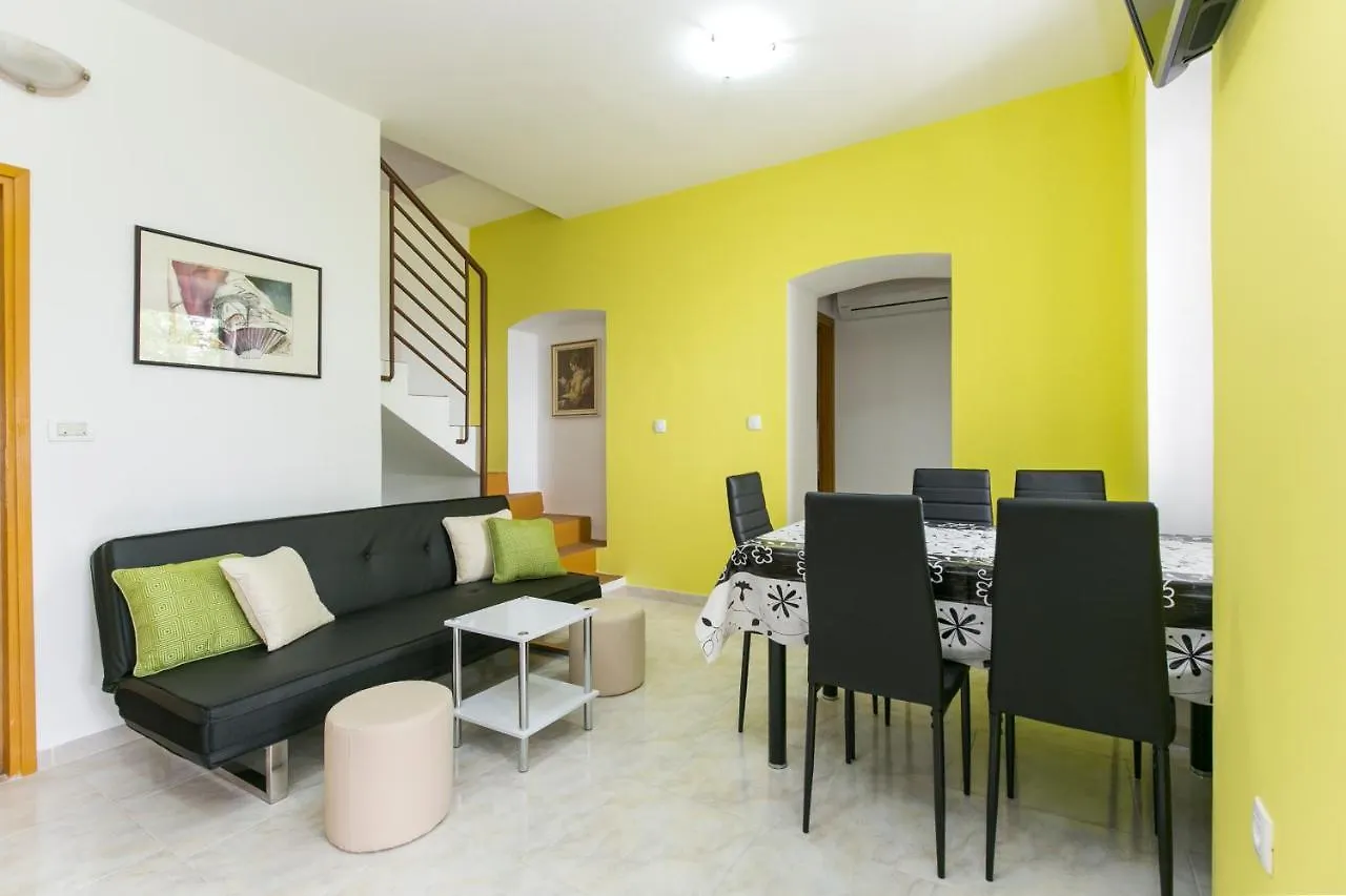 Relax Ravni Apartment 0*,